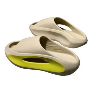 Beige unisex peep-toe sports slippers with hollow-out breathable design.