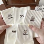 White ribbed crew socks with embroidered cat and bow.