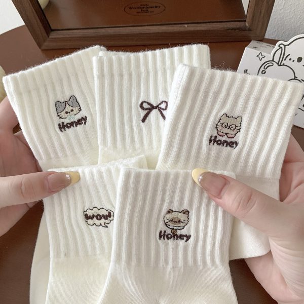 White ribbed crew socks with embroidered cat and bow.